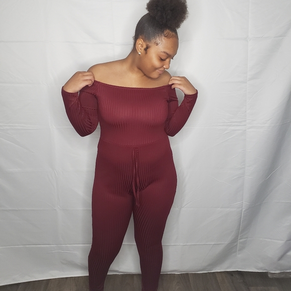 Burgundy jumpsuit - Picture 1 of 3